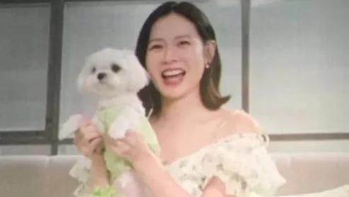 一字肩 “准妈妈”孙艺珍孕期状态太好了！一字肩碎花裙配短发，清爽俏丽，美出新高度