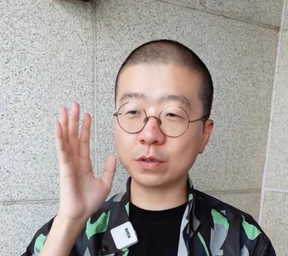 李诞|李诞你欠我们2集，应该连播4集才对，脱口秀大会5下周二播确定了