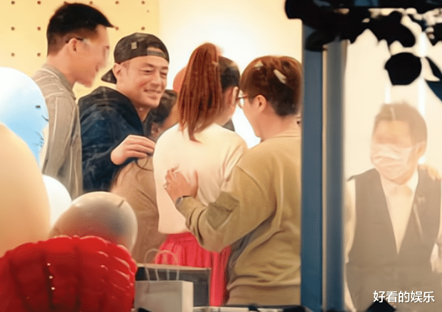 关晓彤|林心如为女儿办生日宴,花5W包场庆祝,霍建华陪吃陪笑