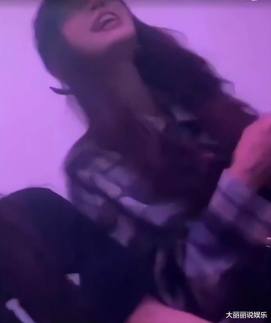 酒吧|baby酒吧疯狂嗨被偶遇，与黄晓明离婚后生活潇洒，化浓妆放飞自我