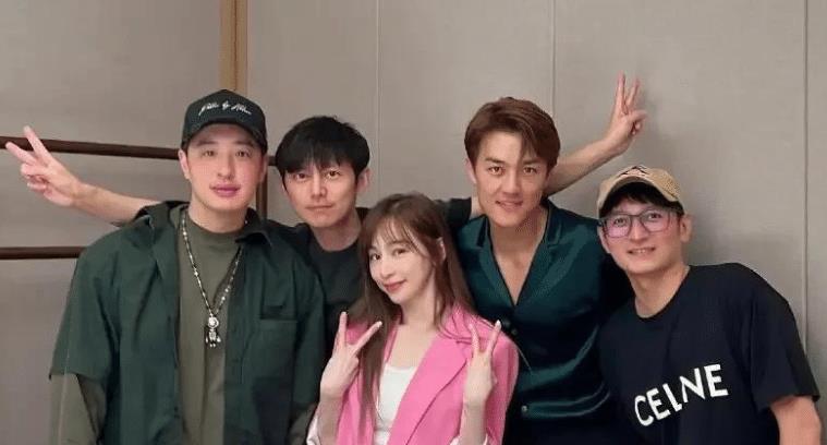 李维嘉|李维嘉跟芒果闹掰与蓝台番茄在洽谈，疑封杀原因被扒出