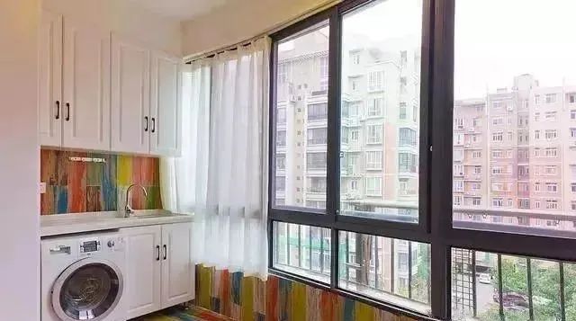 别傻了,阳台就算用来晒衣服也要这样装,颜值瞬间高了,还实用!