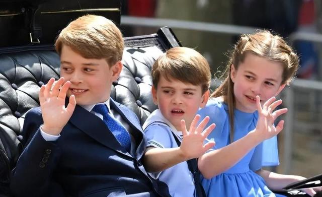 姐姐|4岁半的路易王子,穿一身校服见校长超自信,还双手插兜又酷又萌