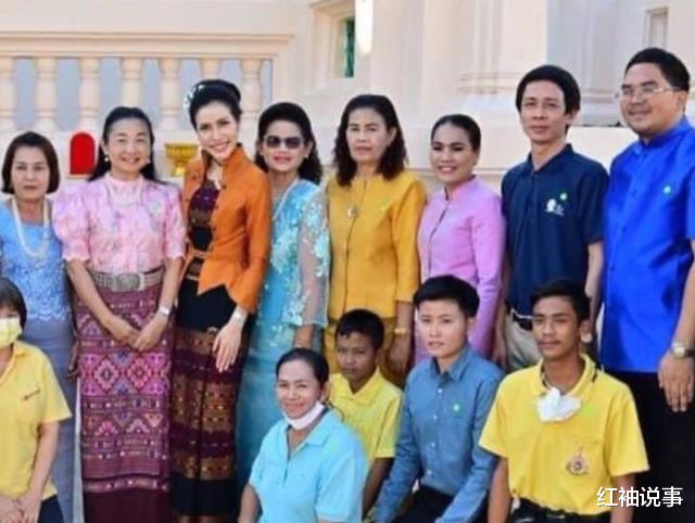 诗妮娜|诗妮娜证件照曝光，真实身高只有160公分，被禁足在德国骨瘦如柴