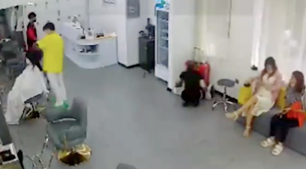 面膜 女子染发不结账称：“自己是大网红”，为何会出现这般耍赖逻辑？