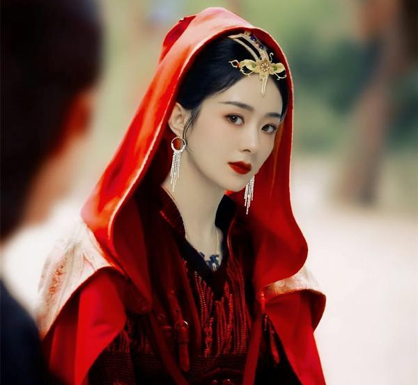 赵丽颖|《与凤行》路透发糖了!赵丽颖林更新手拉手拍戏,cp画面越看越甜