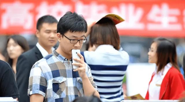 招聘|某教育公司，招聘的奇葩规定！不聘用手机号倒数第5位数是5的人