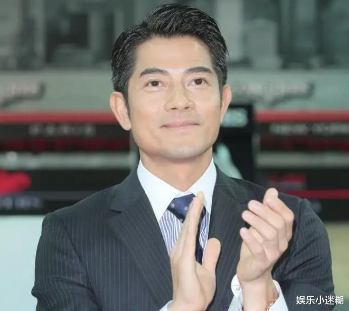 郭富城|郭富城为慈善执笔题字，4个字100万港币，每个字用时10秒价值25万