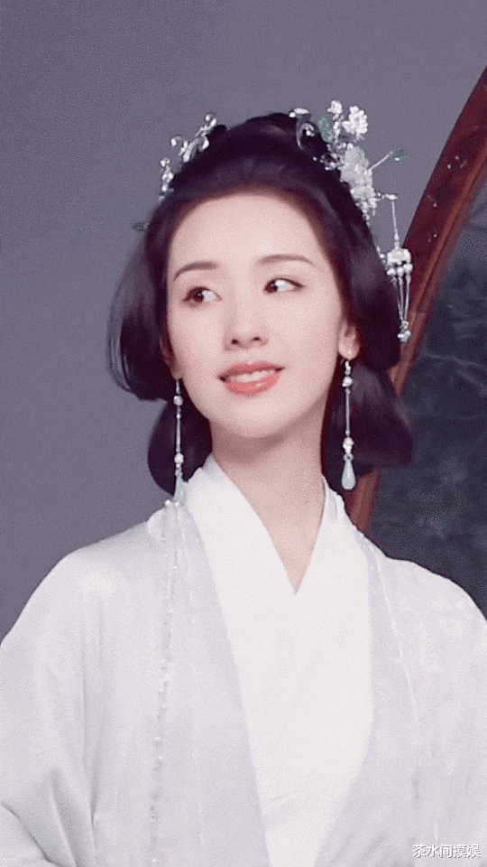 于正|李小冉造型老十岁，蒋勤勤被莫兰迪“祸害”，于正跟美女有仇？