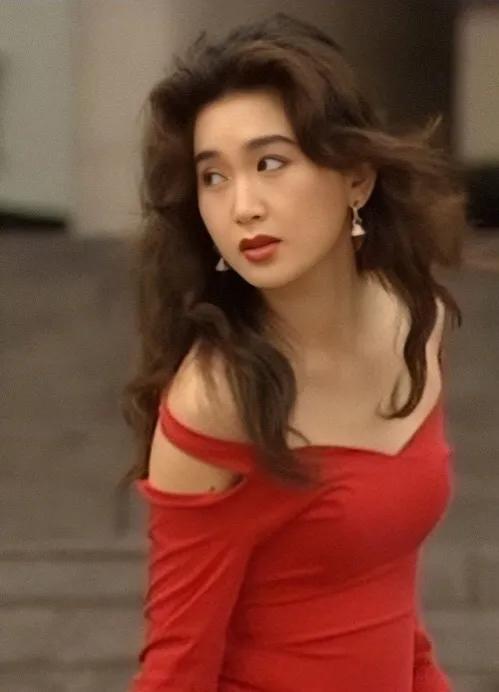 温碧霞|温碧霞：我没有身材，只能靠颜值成为港圈女神