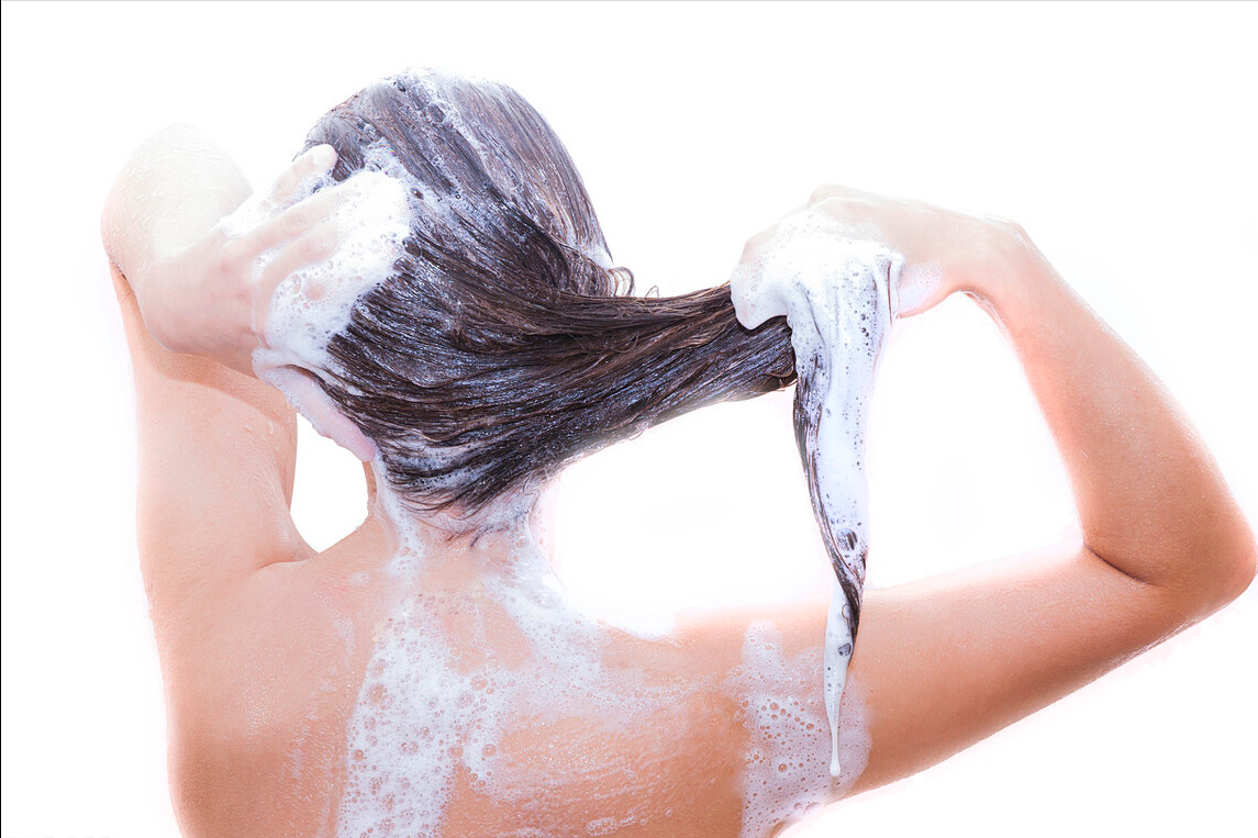 烫发 刚烫发第二天就洗头发,头发就不太卷了,烫发后多久可以洗头发?