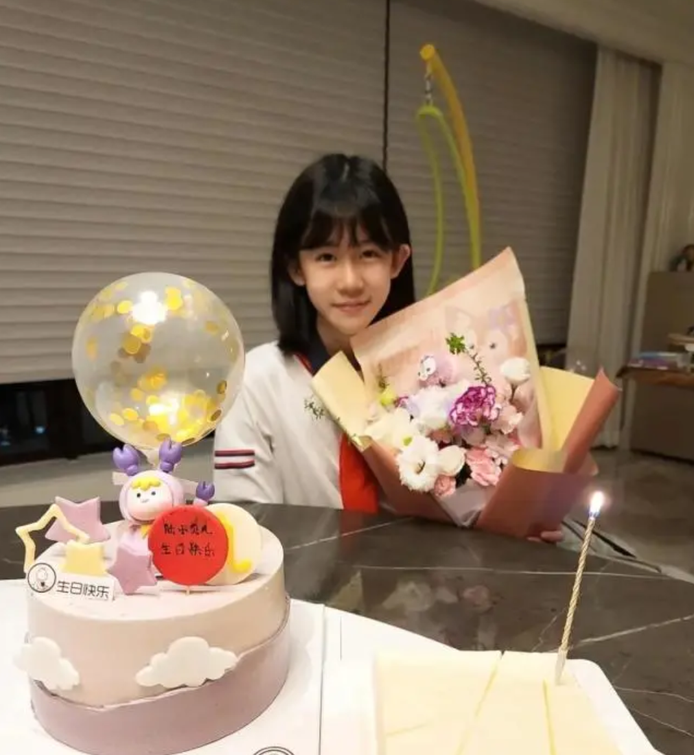 贝儿|陆毅女儿跳舞超炫，14岁贝儿四肢纤细修长如竹竿，身高优越似超模