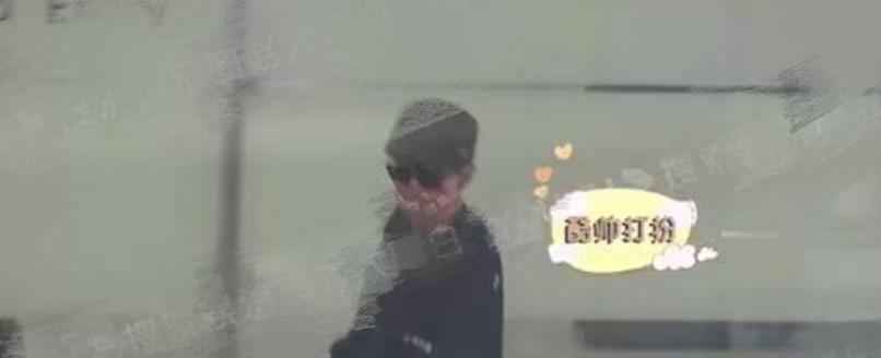 何泓姗|又一女星恋情疑似曝光!和男方相差9岁,疑圈内高颜值偶像