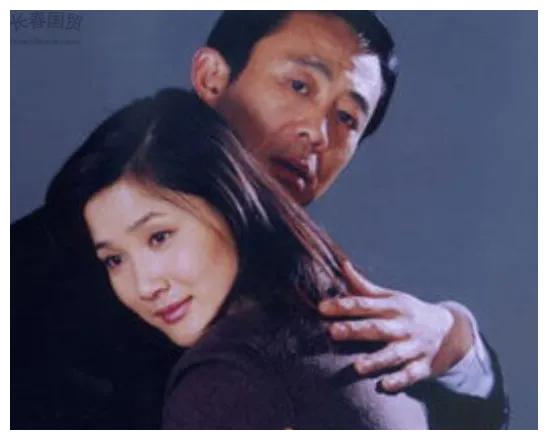 杨超越|潘雨辰：24岁爆火，嫁大11岁侯勇，3年后离婚独自带女