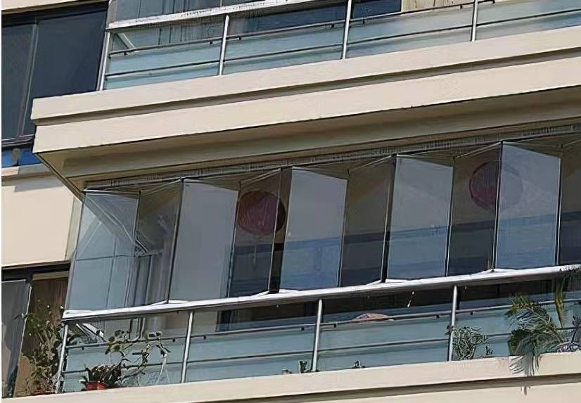 新房装修装了防盗网,小区邻居一个个都嘲笑太丑,原来如今都流行这样装了