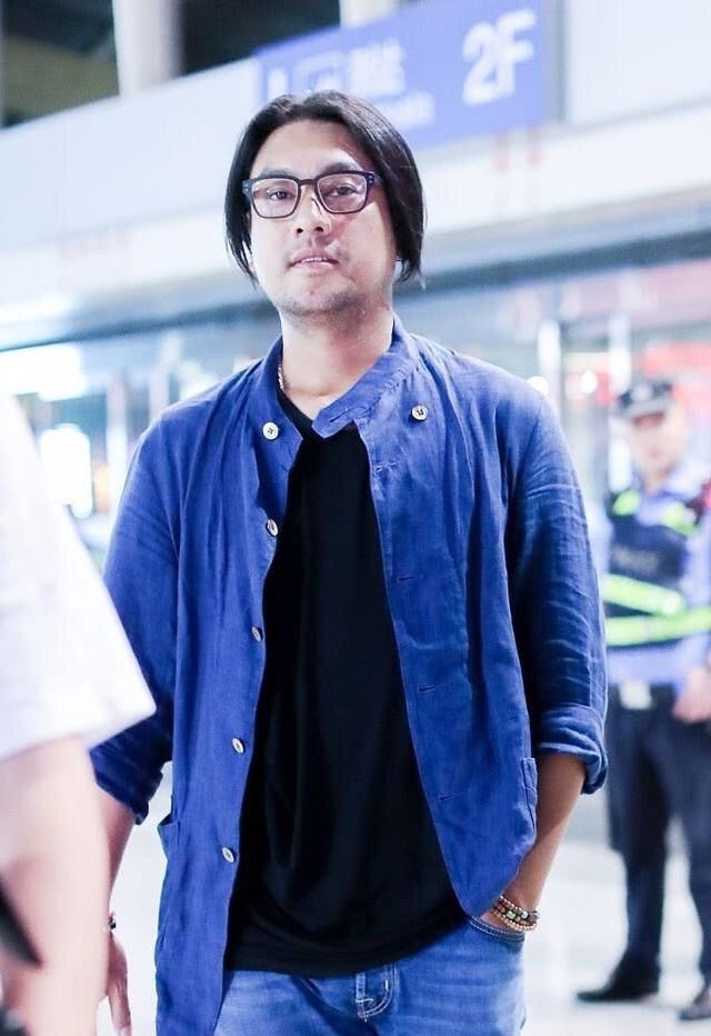 发型 男人过了40岁，这3种“发型”记得尽量避开，比你想象中更油腻