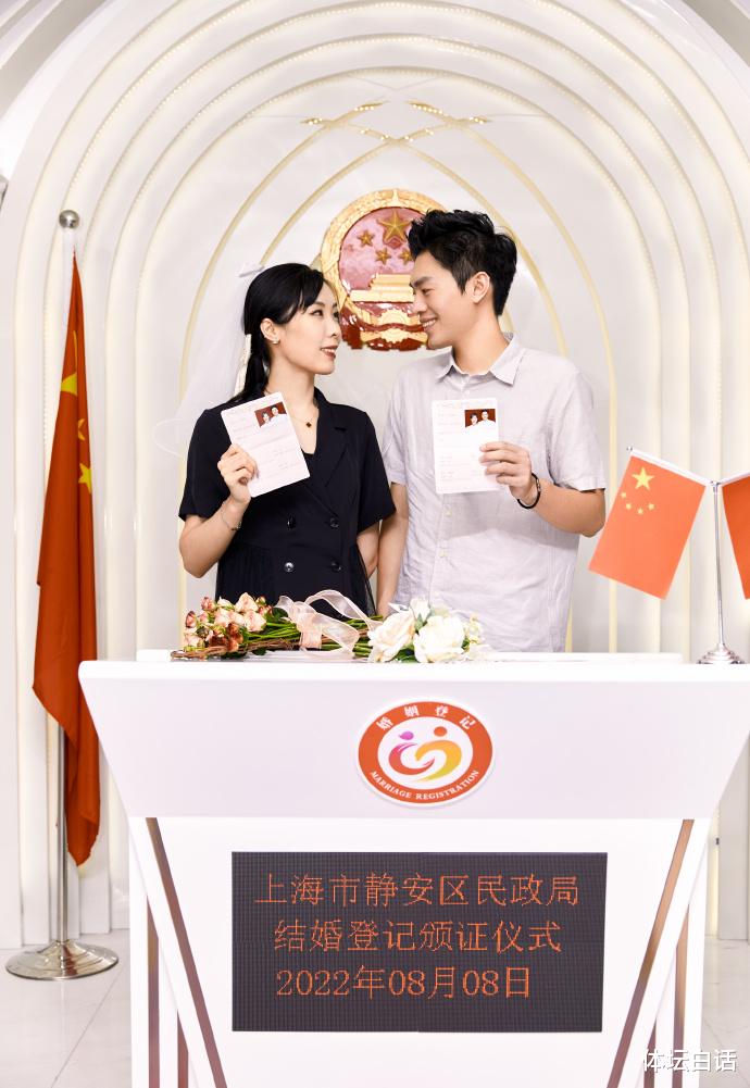 运动员|恭喜！又一对中国冠军夫妇诞生，身高合计超4米，太有夫妻相