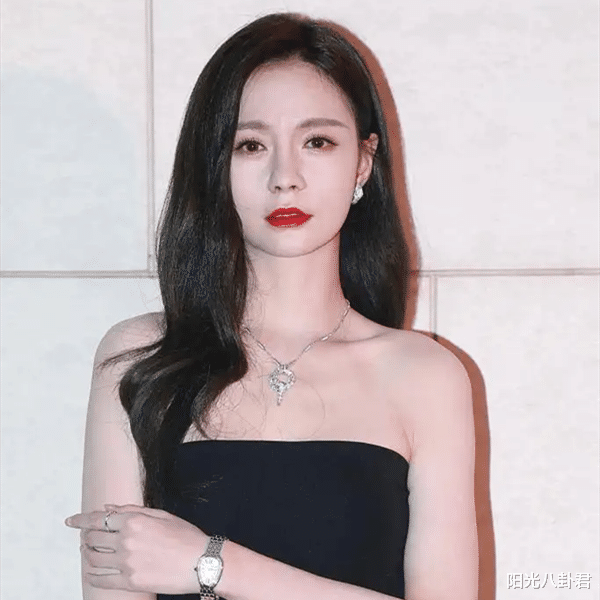 明星素颜 素颜寡淡无味,妆后美到发光,建议这8位女星直接把妆“焊”脸上