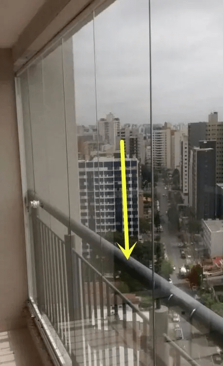 封阳台如何装护栏,装室内还是室外?你家有没有装错