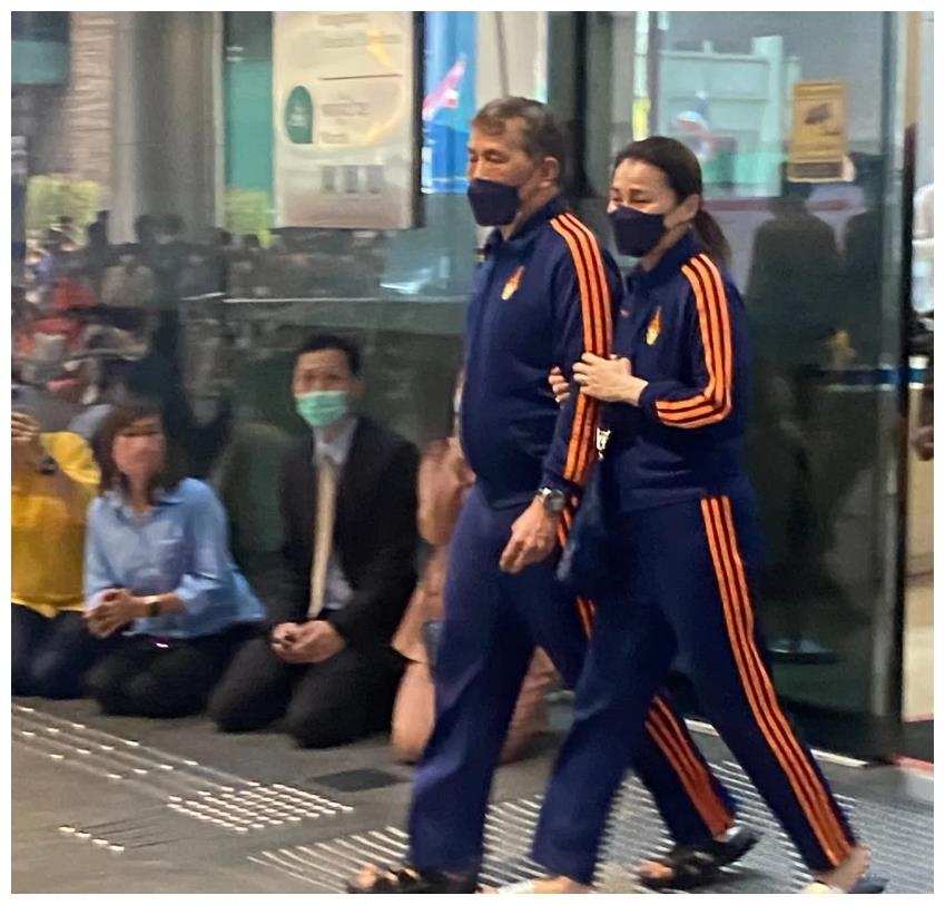 帕查拉还未醒!苏提达探望继女,乌汶叻为侄女祈福,高僧为其诵经