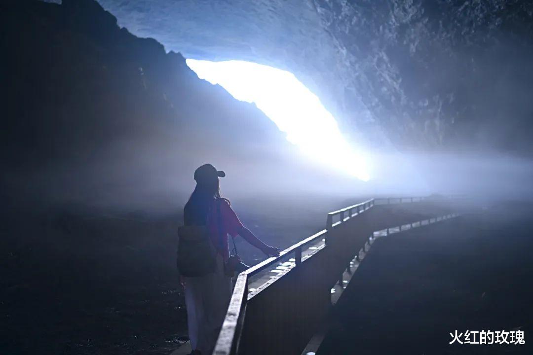 恒河|神奇！重庆深山发现一个巨洞，天上掉落一块巨石，神似佛像