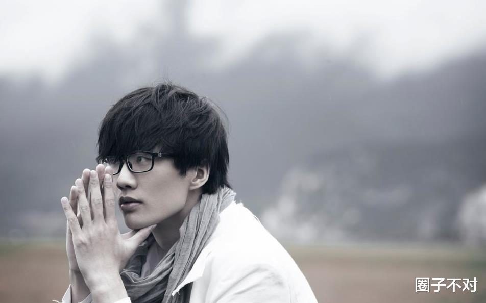 许嵩|“青春回忆”许嵩:多年未参加综艺节目,一曲《昨夜书》令人叹服