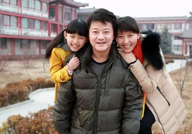 闫学晶|闫学晶：45岁在剧组怀孕，继女劝她放弃，儿子劝她生下来