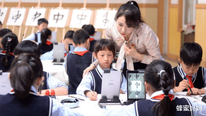 幼师|男生心中“女友职业”排行榜，幼师倒数第一，榜首备受婆婆青睐