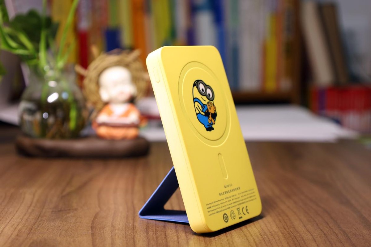 充电宝|努比亚小黄人联名版磁吸无线充电宝体验,这样的设计你喜欢吗?