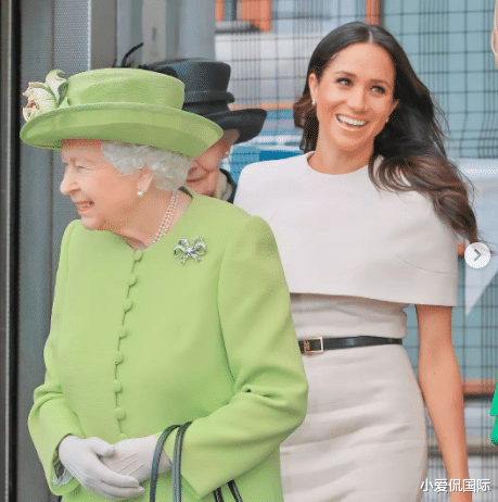 英国|后悔了，梅根晒同伊丽莎白女王合照，有说有笑的日子已经没了