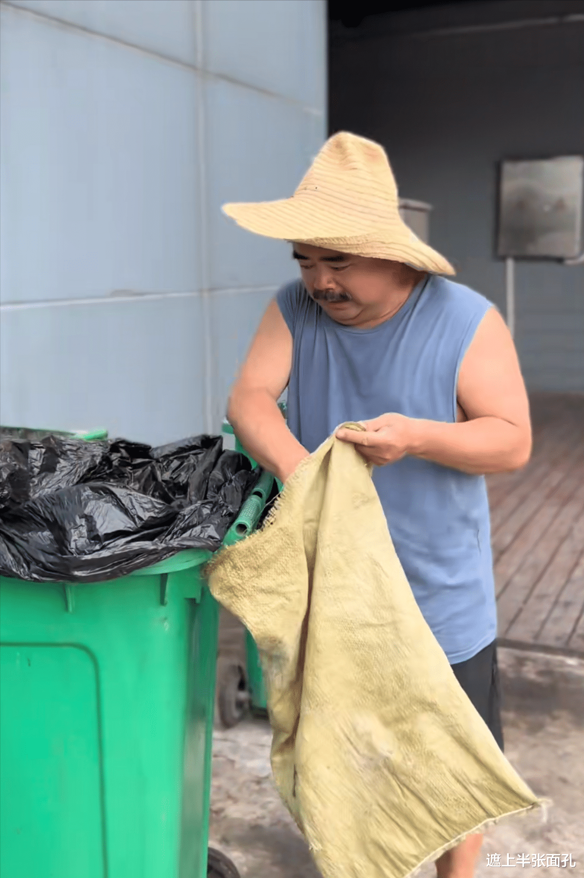 小姐姐|演员刘金被骂哭,情绪崩溃质问网友:卖茶叶蛋养家怎么了?