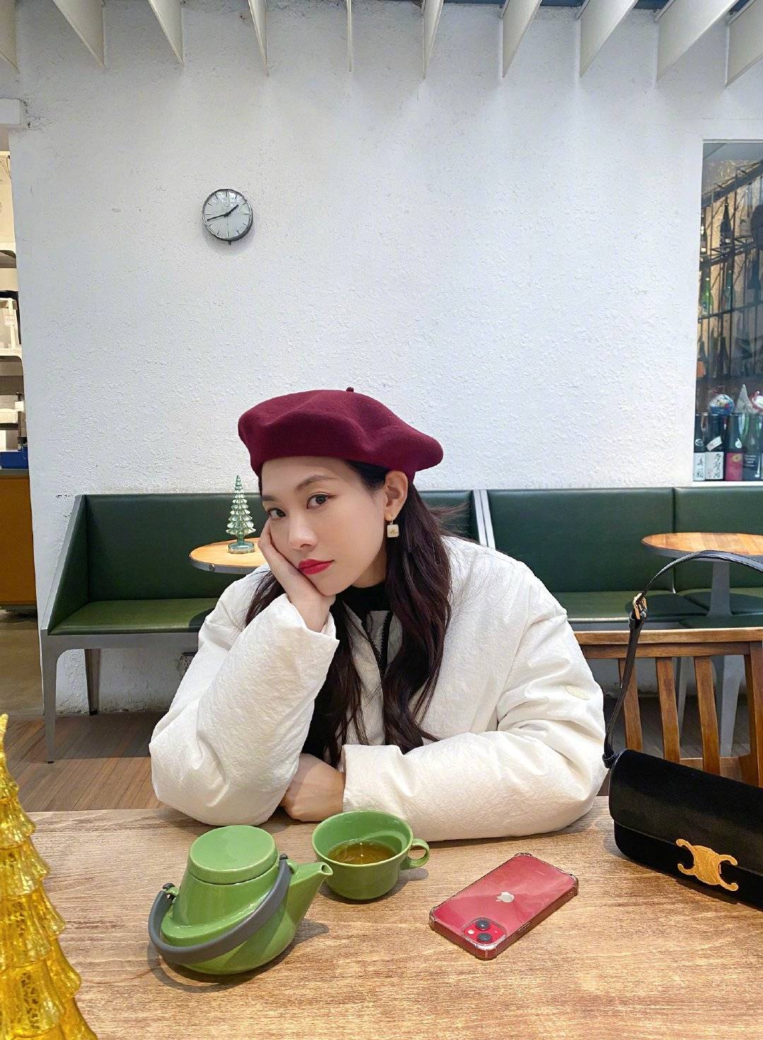 迪丽热巴|女明星们集体戴绿帽!迪丽热巴、周雨彤为它痴迷?