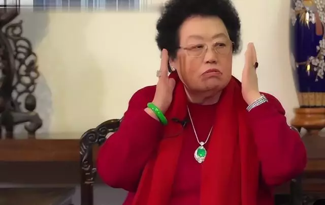 |迟重瑞：为爱险丧命，因继子一句话留光头，“嫁”豪门吃软饭？