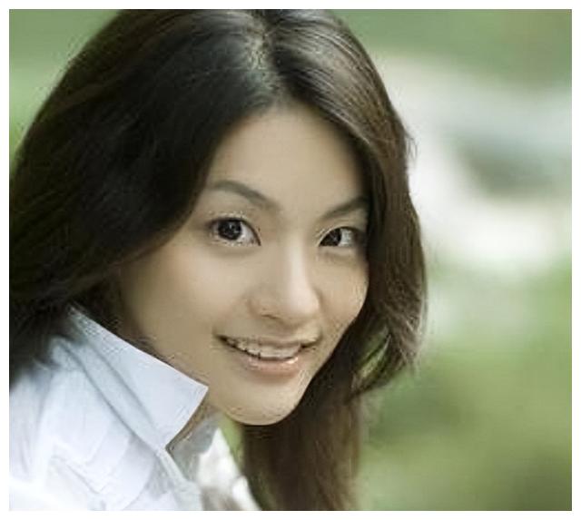 孟盛楠|央视主持孟盛楠:一路奋斗到央视,41岁仍未婚,风光背后有眼泪