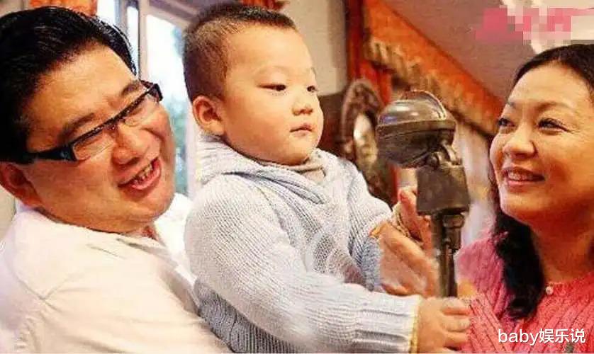 王冠|女主持王冠:二度离开央视,深陷桃色绯闻,如今咋样了?