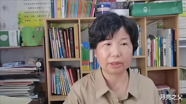 三八红旗手|三八妇女节，有人赠送杜新枝“三八红旗手”称号，网友称她了不起！