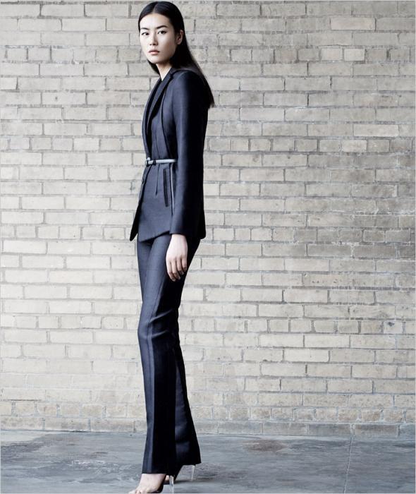 刘雯|职场女性还显稚嫩，跟着大表姐刘雯搭配衣服，气质优雅还高级