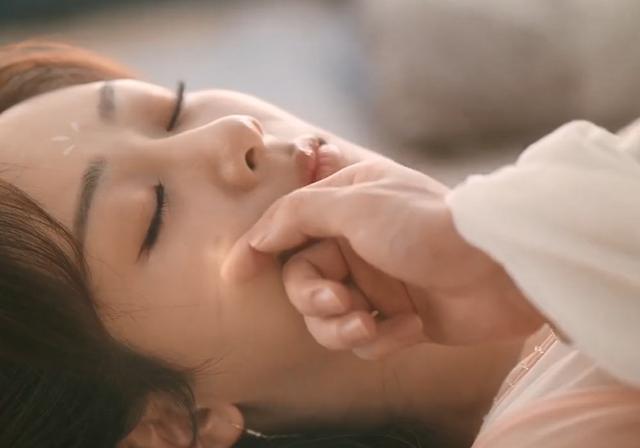 mv|《沉香如屑》MV里的细节糖，成毅的坐骑好霸气，两人转圈圈太甜了