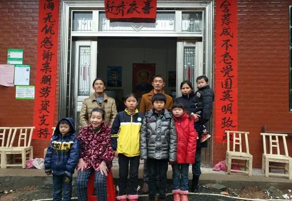 苏华|692分考入人大的伍继红，专业冷门没工作，后来流落山区成低保户