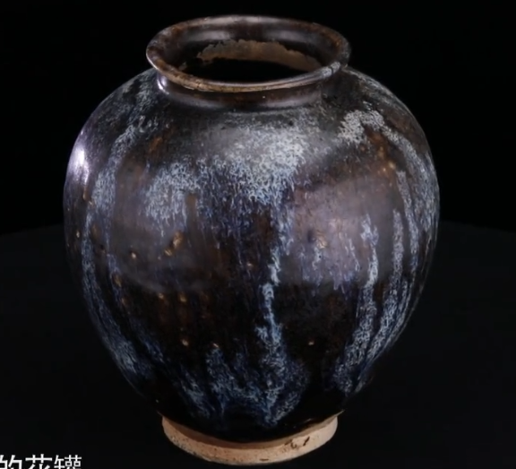 |用一幅画换来一个黑罐子,专家说那幅画能值20万,持宝人慌了