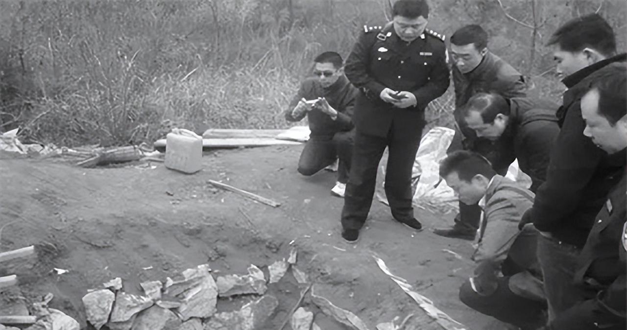 2011年,小伙连续七天梦到已逝母亲,报警后意外牵出女尸盗窃案