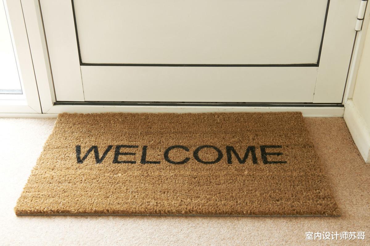 别在玄关放“门垫”了!又脏又土气,学年轻人这样做,美观又实用