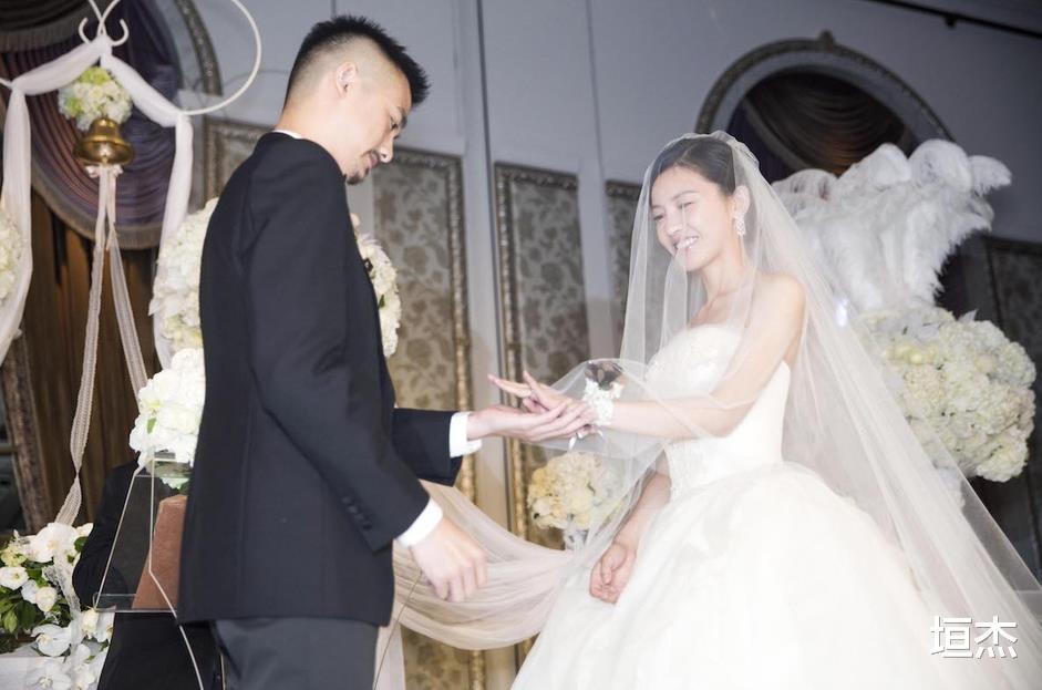 杨子姗|“反差人生”杨子姗:在剧里被虐到不成型,现实里跟老公甜的齁