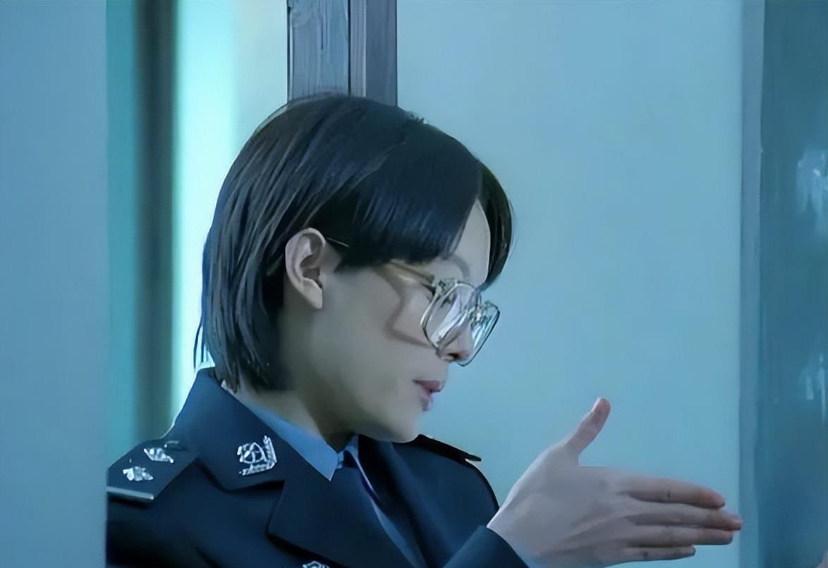 同样是“女警照”,把颜丙燕和杨幂等人放在一起看,差别就出来了