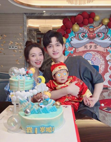 马可|马可穿着寒酸，为儿子办豪华庆生宴，妻子王丹妮穿搭价值不止10万