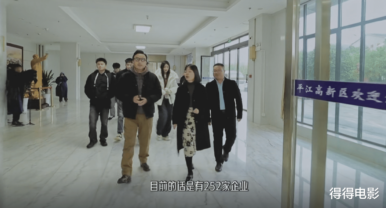 汪涵|播放量破1.3亿!几个人拉动全村GDP,汪涵打破了国产慢综天花板