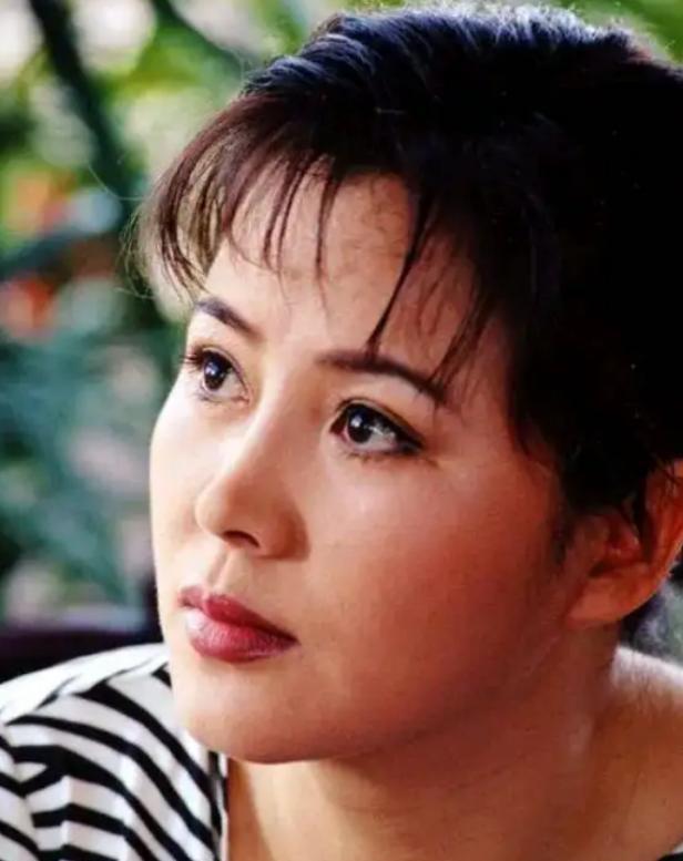 于小慧|56岁的于小慧：经历过一次失败的婚姻，婚后独自一人照顾儿子