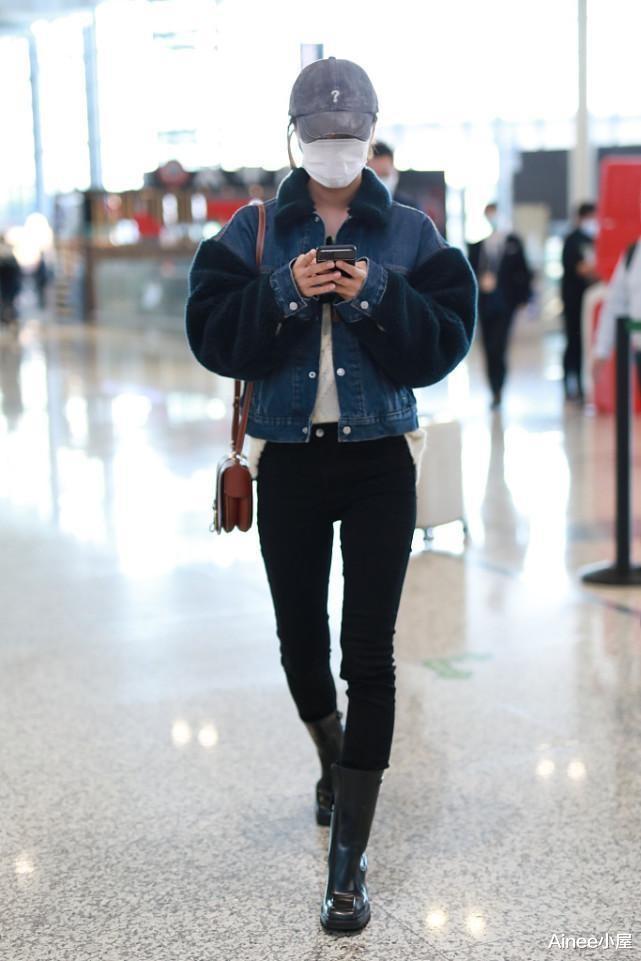 王珞丹|王珞丹穿“军大衣”出门，毛毛领看着挺有个性，配羊羔毛帽真别致