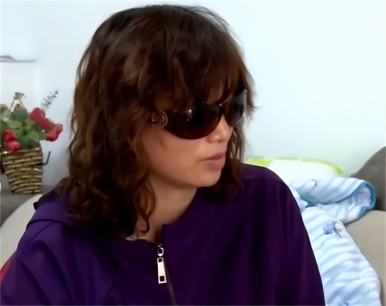 亲生母亲上门探望,女儿梆梆4拳打出家门,女儿:猫哭耗子假慈悲