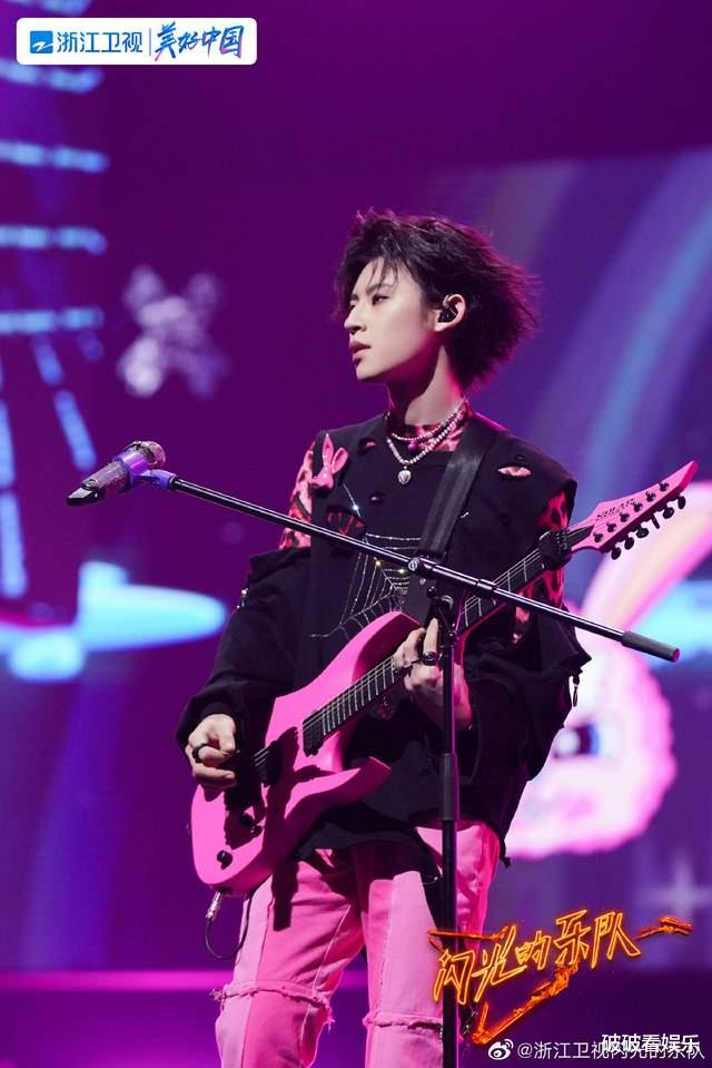 闪光的乐队|《闪光的乐队》第四期：摇滚兔组合可以考虑半永久